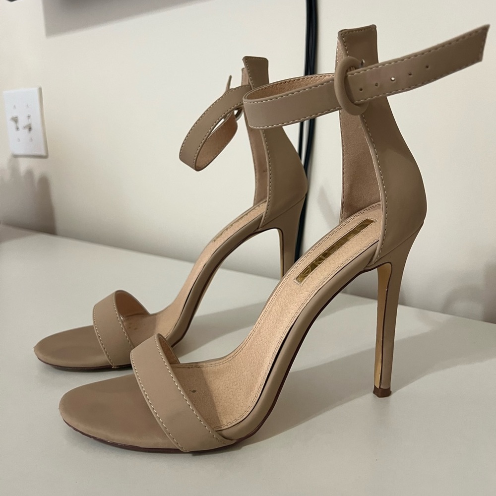 Liliana nude heels